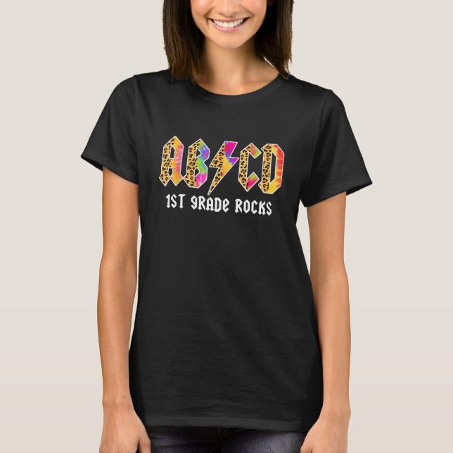 Back To School 1st Grade ABCD Rock Tie Dye Leopard T-Shirt (Vorderseite)
