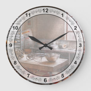 Bäcker - Küche - Die kommerzielle Bäckerei .jpg Große Wanduhr