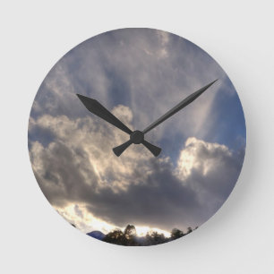 Backlit Clouds Runde Wanduhr