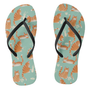Bad Orange Tabby Katzen klopfen über Muster Flip Flops