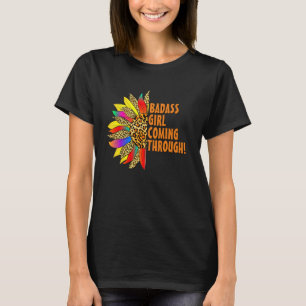 Badass Girl Coming - Sonnenblume Inspiration Zitat T-Shirt