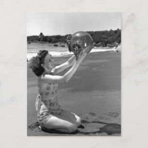 Badeanzug Mädchen am Strand - Vintage Postkarte