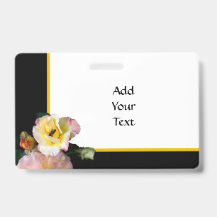 Badge Abeille sur roses fleurs roses jaunes