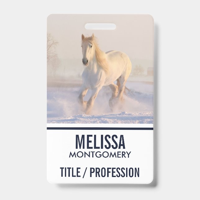 Badge Beau Cheval Blanc Galloping dans la neige (Avant)