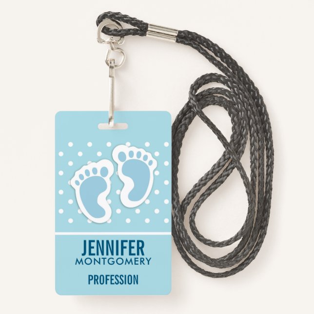 Badge Bébé bleu mou Pieds de garçon (Devant avec lanière)