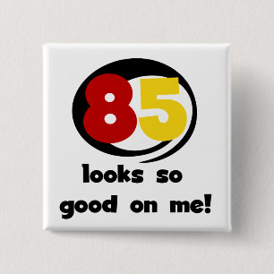 Badge Carré 5 Cm 85 Semble si bon sur moi Tshirts et cadeaux