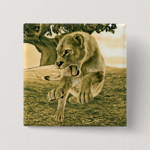 Badge Carré 5 Cm Art dramatique de la lionne safari faune