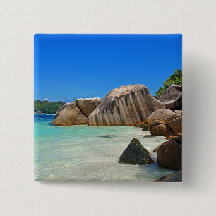 Badge Carré 5 Cm Belle mer tropicale avec une plage rocheuse