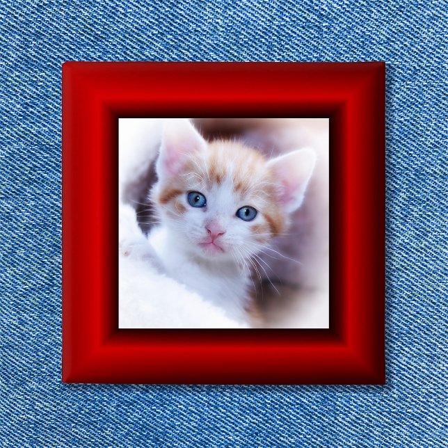 Badge Carré 5 Cm Bordure rouge (Red Border Button)