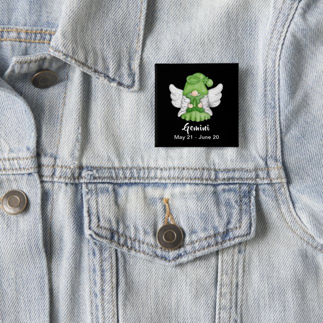 Badge Carré 5 Cm Bouton Angel Pinback Gnome Gemini Astrologie (En situation)
