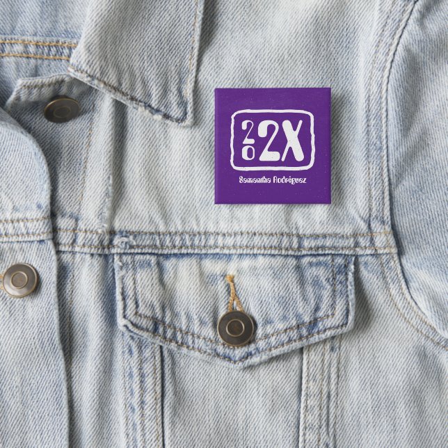 Badge Carré 5 Cm Bouton Année de classe Funky Purple (En situation)