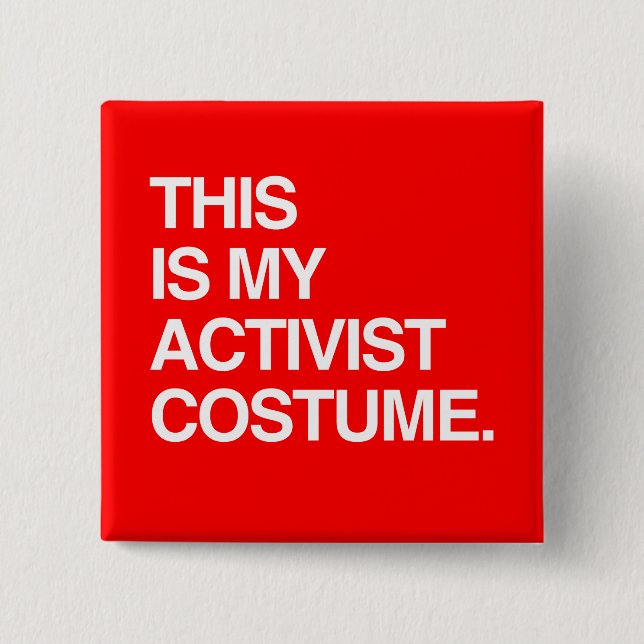 BADGE CARRÉ 5 CM C'EST MON COSTUME D'ACTIVISTE (Devant)