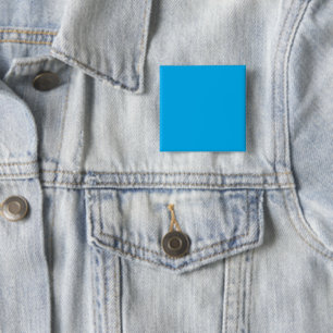 Badge Carré 5 Cm Découvrez la beauté d'un ciel bleu avec un avion