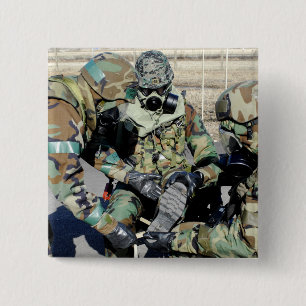 Badge Carré 5 Cm Des aviateurs aident un soldat de l'armée de terre