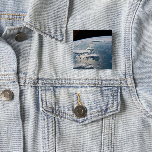 Badge Carré 5 Cm Des Nuages Autour De Sumatra, Indonésie. (En situation)