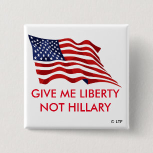 BADGE CARRÉ 5 CM DONNEZ-MOI LA LIBERTÉ PAS HILLARY
