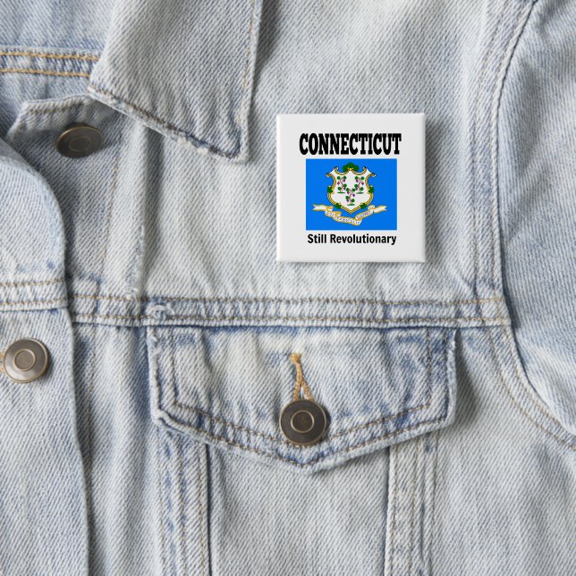 Badge Carré 5 Cm Drapeau Connecticut et devise (En situation)