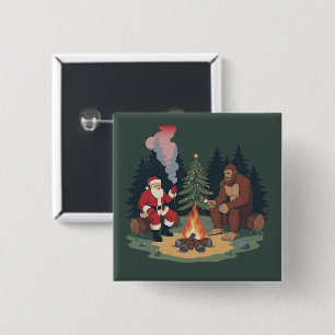 Badge Carré 5 Cm Drôle de Bigfoot Noël Santa Sasquatch Camping