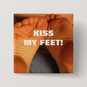 BADGE CARRÉ 5 CM EMBRASSEZ MES PIEDS !