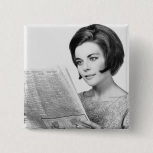Badge Carré 5 Cm Femme Newpaper de lecture
