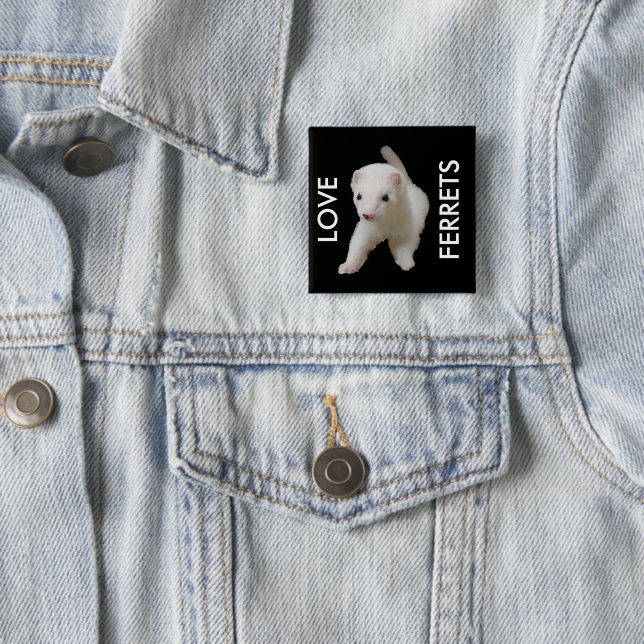 Badge Carré 5 Cm Ferret Bébé Blanc (En situation)