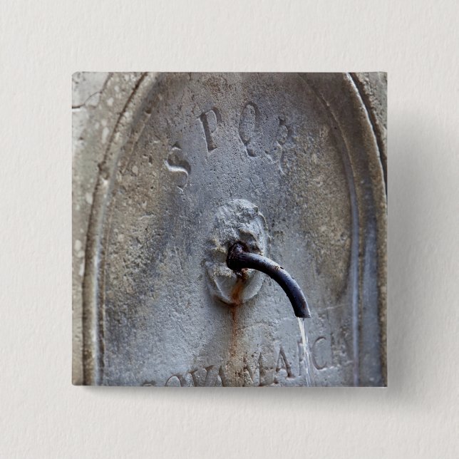 Badge Carré 5 Cm Fontaine d'eau publique romaine antique (Devant)