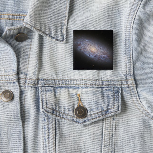 Badge Carré 5 Cm Galaxie naine Ngc 5949. (En situation)