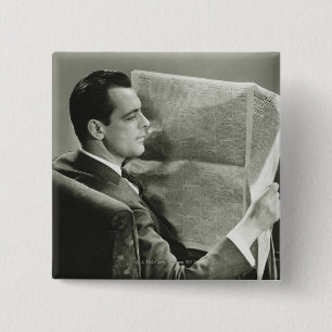 Badge Carré 5 Cm Homme d'affaires lisant le journal