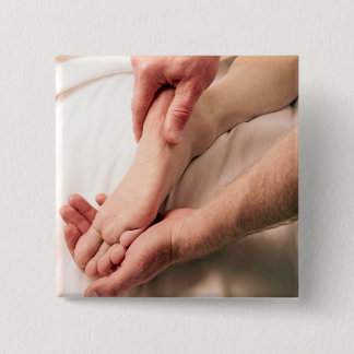 Badge Carré 5 Cm Homme massant le pied masculin