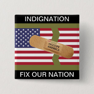 BADGE CARRÉ 5 CM INDIGNATION FIXE NOTRE NATION