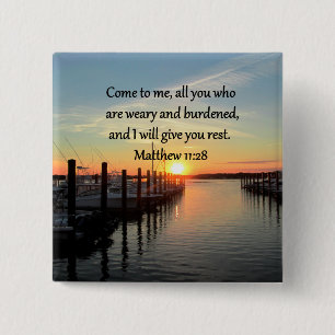 BADGE CARRÉ 5 CM JOLIMENT MATTHEW 11:28 SCRIPTURE DU COUCHER DE SOL