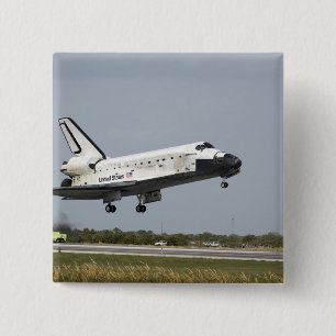 Badge Carré 5 Cm La découverte de navette spatiale approche