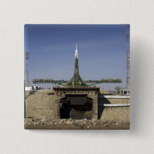 Badge Carré 5 Cm La fusée Soyouz est montée en position 6