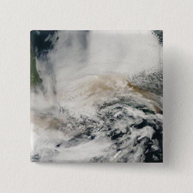 Badge Carré 5 Cm Le pic de Sarychev traversant la mer d'Okhotsk (Devant)