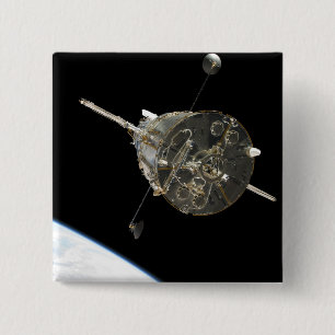Badge Carré 5 Cm Le télescope spatial Hubble en orbite au-dessus de