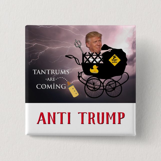 Badge Carré 5 Cm Les ennuis arrivent / Anti Trump, (Devant)