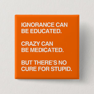 BADGE CARRÉ 5 CM L'IGNORANCE PEUT ÊTRE INSTRUITE