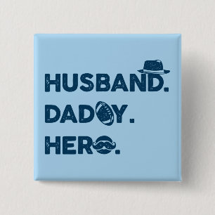Badge Carré 5 Cm Mari. Papa. Héros. Graphique rétro
