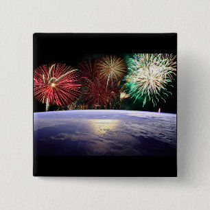 Badge Carré 5 Cm Monde et feux d'artifice
