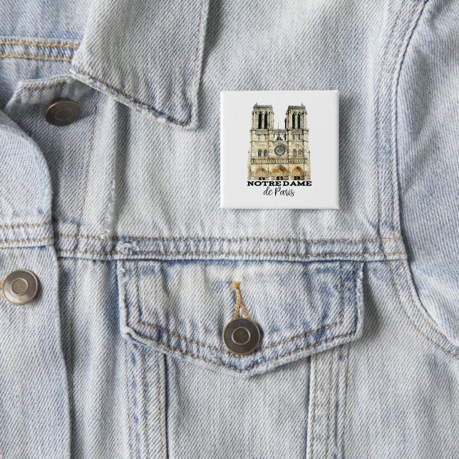 Badge Carré 5 Cm Notre-Dame de Paris Souvenir France Cathédrale (En situation)