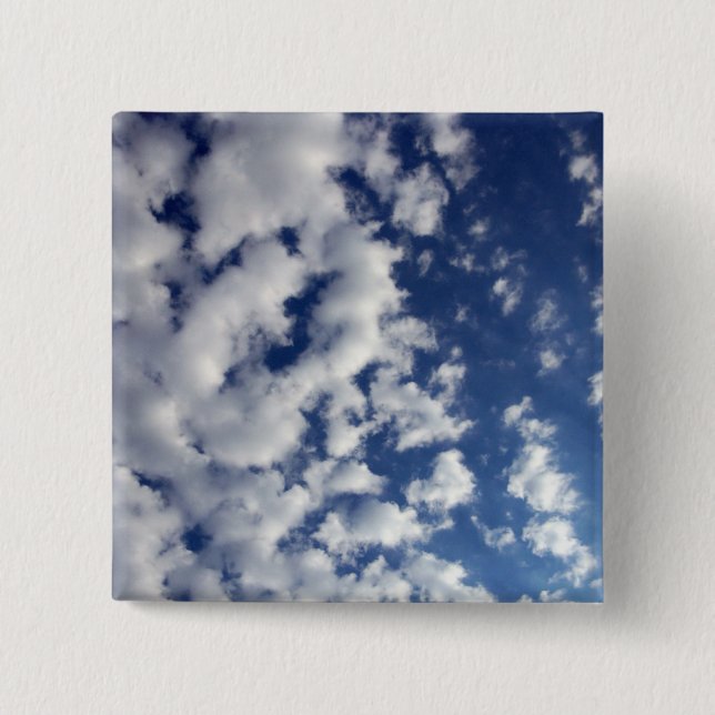Badge Carré 5 Cm Nuages Puffy Sur Ciel Bleu (Devant)