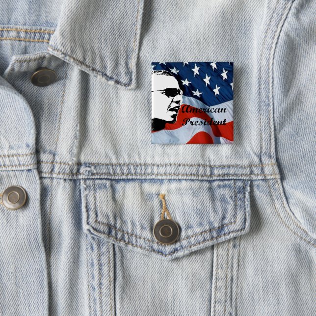 Badge Carré 5 Cm Obama Dons 2 (En situation)