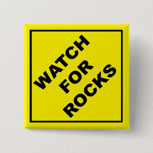 Badge Carré 5 Cm Observez pour le signe de roches