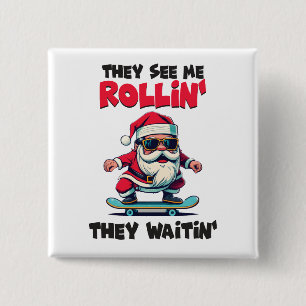 Badge Carré 5 Cm Père Noël en skateboard pour Noël