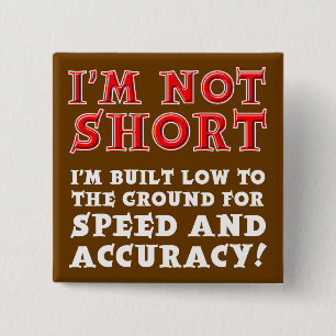 Badge Carré 5 Cm Petites Personnes Vitesse Précision Drôle Bouton B