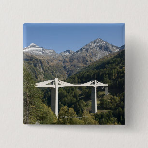 Badge Carré 5 Cm Pont en route dans les Alpes