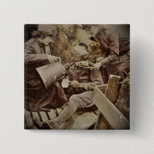 Badge Carré 5 Cm Servir le café du soldat blessé