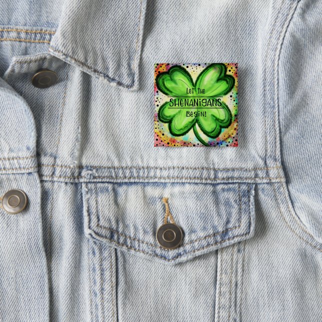 Badge Carré 5 Cm Shamrock Shenanigans (En situation)