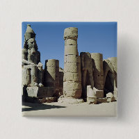 Statue posée de Ramesses II