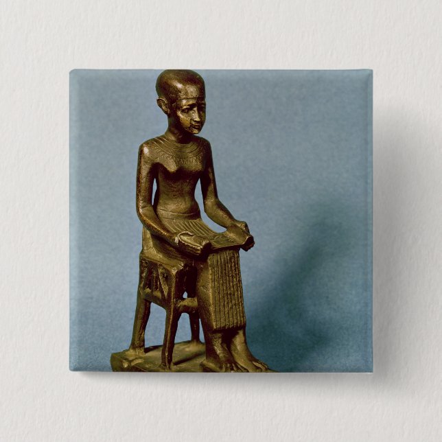 Badge Carré 5 Cm Statue posée d'Imhotep tenant un ouvert (Devant)